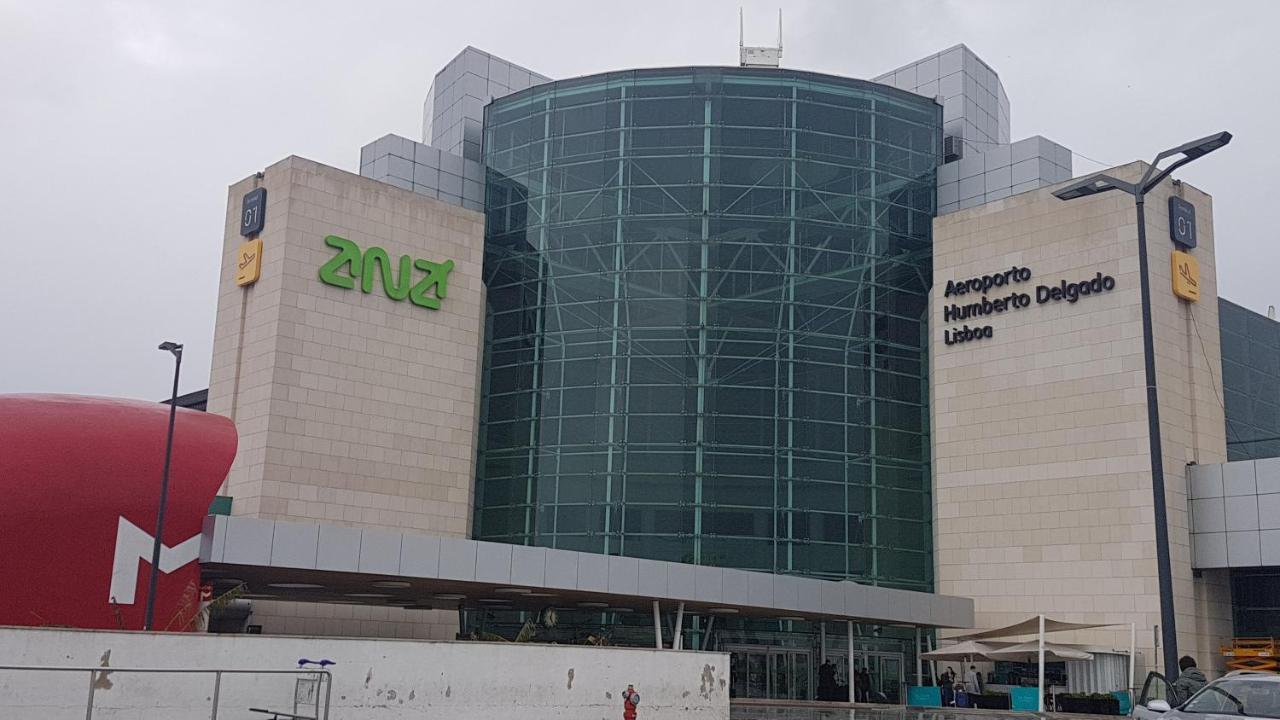 Lisbon Hostel Terminal 3 Exterior photo